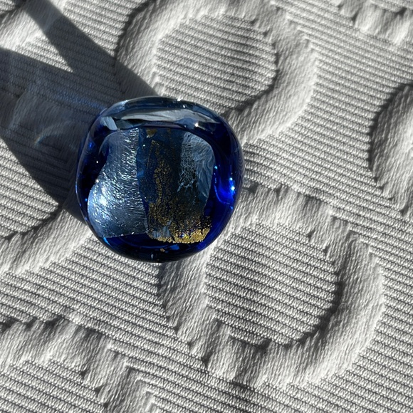 Murano glass ring (6.5) in blue with silver & gold accents. - Picture 9 of 11